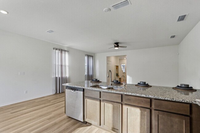 Building Photo - 72 Beach Palm Ct