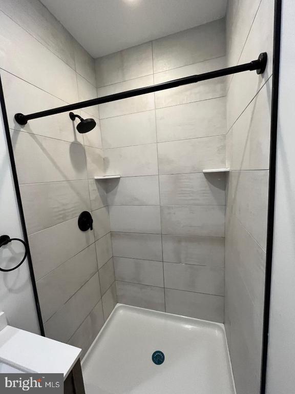 Building Photo - 537 S Walnut St