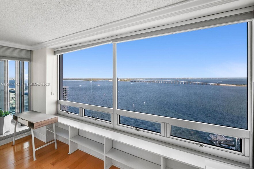 Building Photo - 1541 Brickell Ave