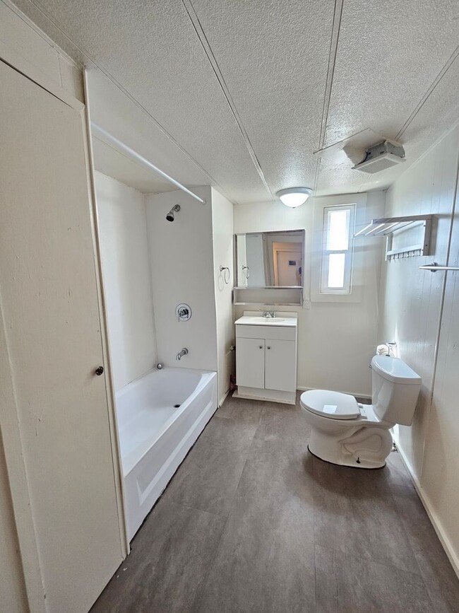 Building Photo - 4179 Airway Dr NE