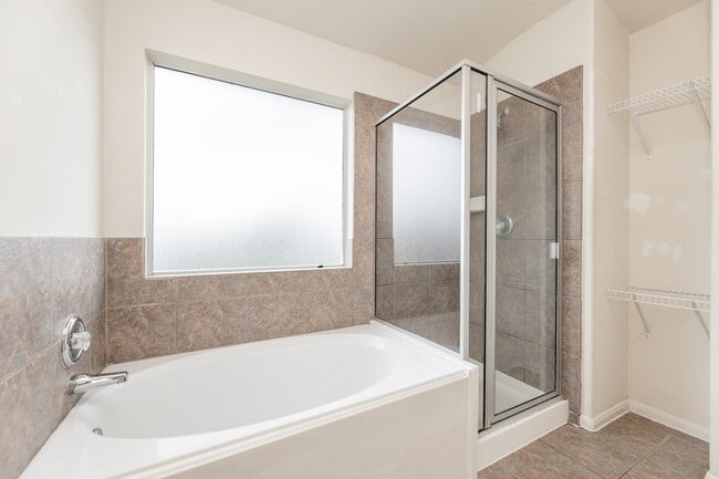 Building Photo - 6451 Applewood Forest Dr