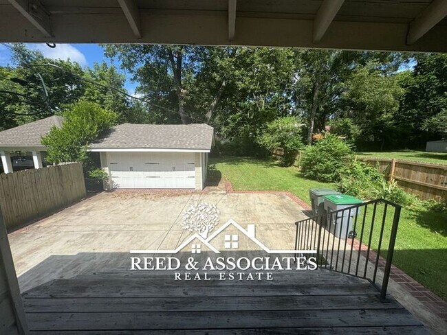 Building Photo - Spacious: 3 Bedroom in East Buntyn