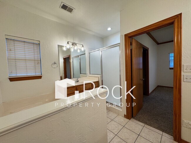 Building Photo - Charming 3-Bed 3-Bath Home with Tornado Sh...