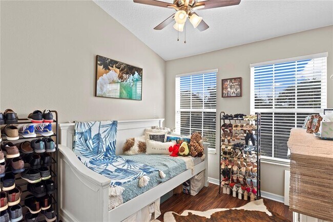 Building Photo - 3023 Pointeview Dr