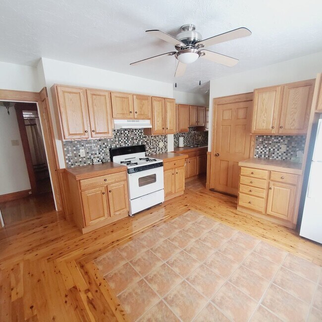 Building Photo - Charming Roslindale 2 Bd 1 Bath w Garage and Green Space