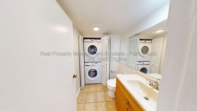 Building Photo - 1118 11th Ct