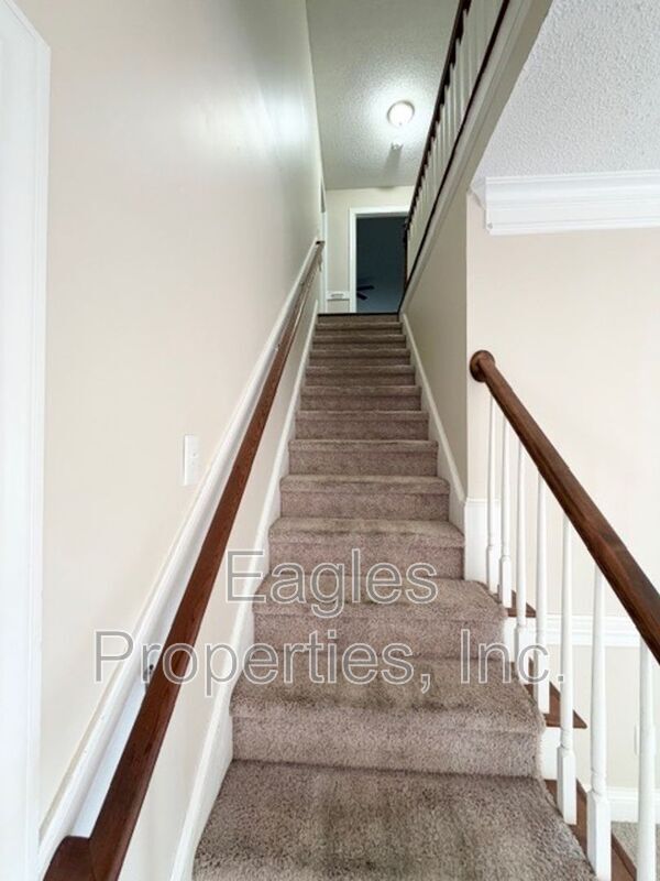 Building Photo - 242 N Marion Dr