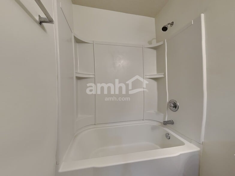 Building Photo - 6421 Pinewood Hills Dr