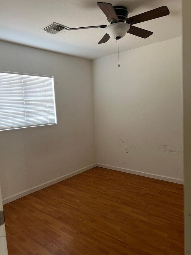 Building Photo - 116 E Beech Ave