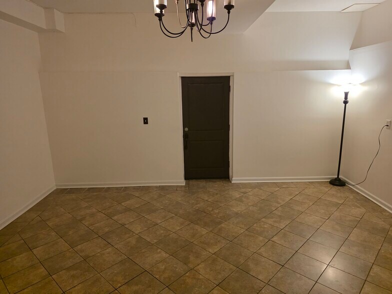 Huge office/tv room with separate rear entry. - 46 N St NW