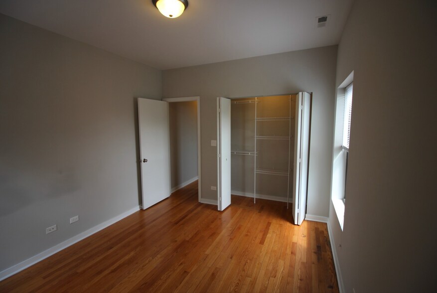 Building Photo - 6449 N Claremont Ave