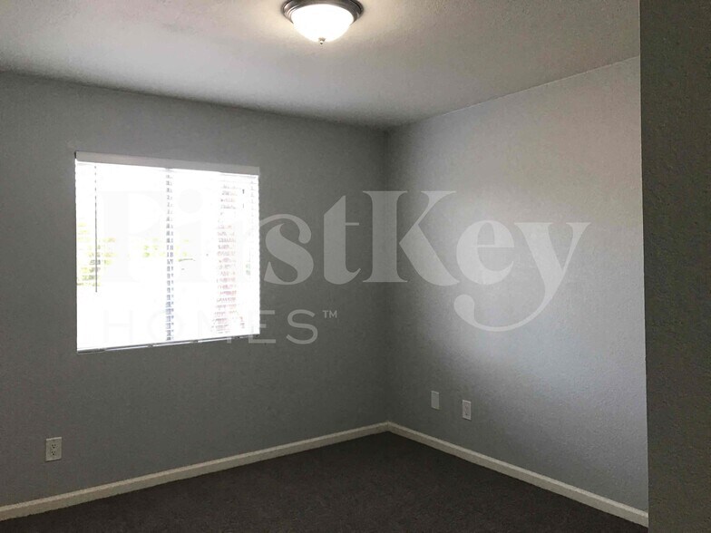 Building Photo - 8923 W Harmont Dr