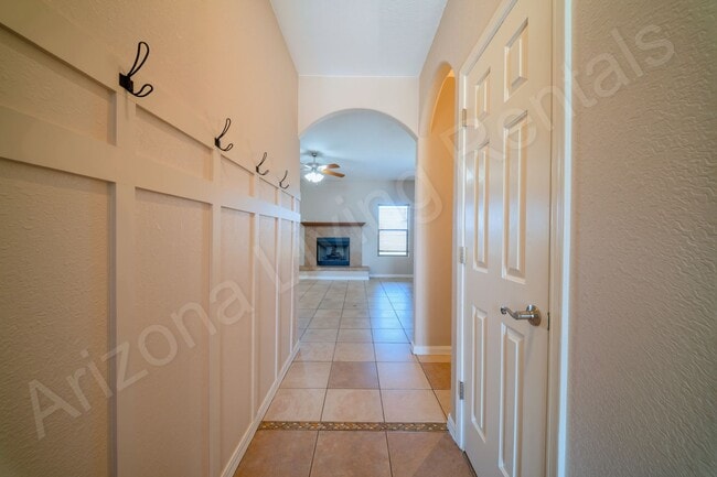 Building Photo - 2085 Alan Ladd Dr