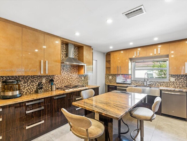 Building Photo - 201 Golden Beach Dr