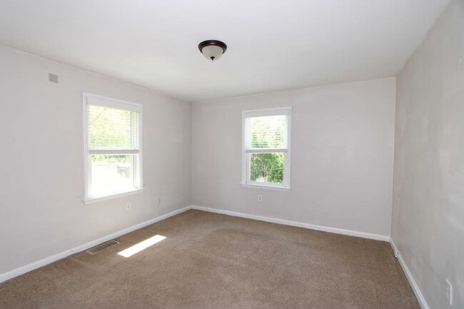 Building Photo - 3 Bed 1 Bath House