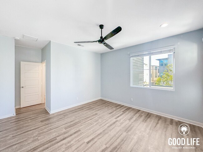 Building Photo - SD: Modern 3BD/3.5BA Townhome in Otay Ranch with Bonus Room, Private Patio & Whole-Home Water Sof...