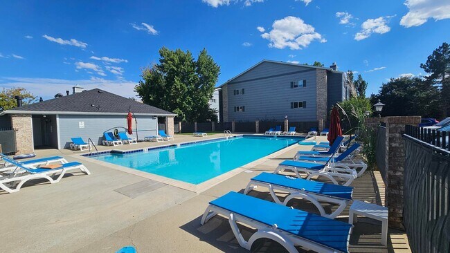 Building Photo - Cozy Garden Level Condo in Boulder