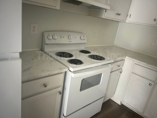 Building Photo - 104 Nandina Ct