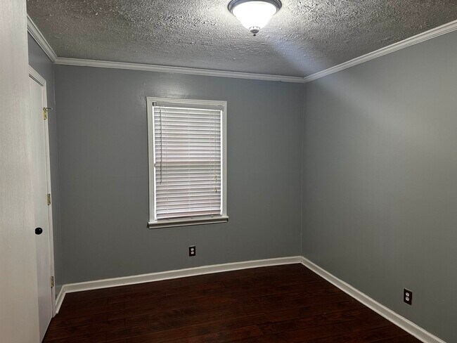 Building Photo - 1006 Haralson St