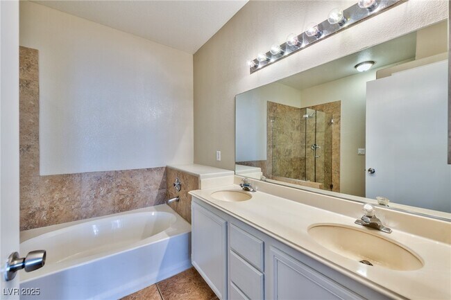 Building Photo - 2201 Ramsgate Dr