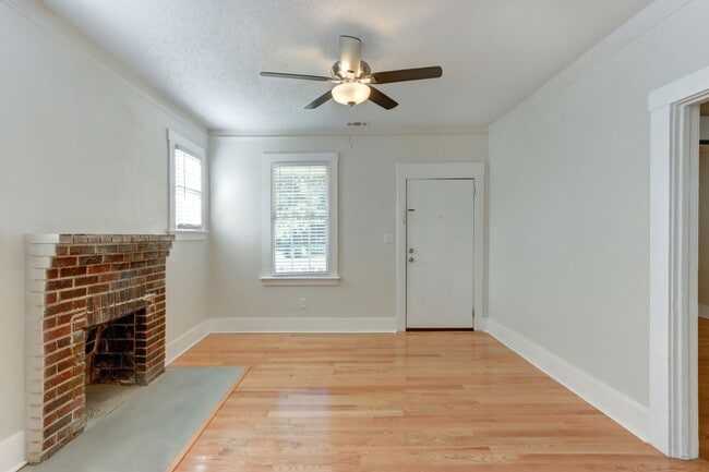Building Photo - Renovated Three Bedroom, Two Bathroom Sing...