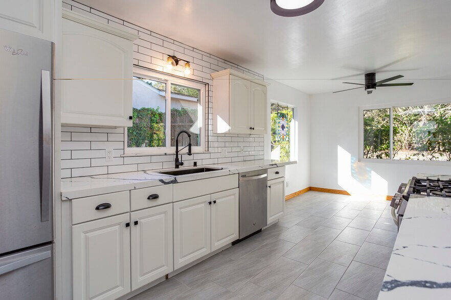 Building Photo - 634 Tarento Dr