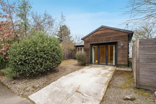 Building Photo - Beautiful, modern 4-bdrm/2-bath home in Concordia—Private, urban sanctuary w/ flex spaces