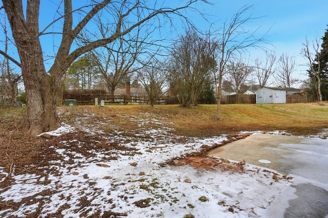 Building Photo - 3 Bedroom Ranch with a 2 Car Garage!