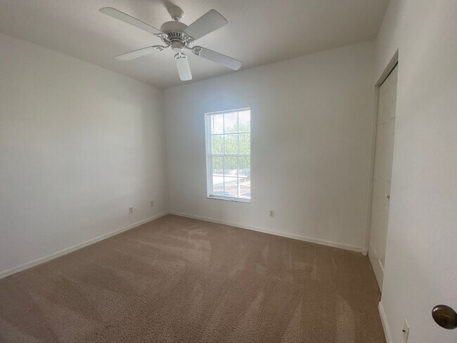 Building Photo - 2140 Heron Lake Dr