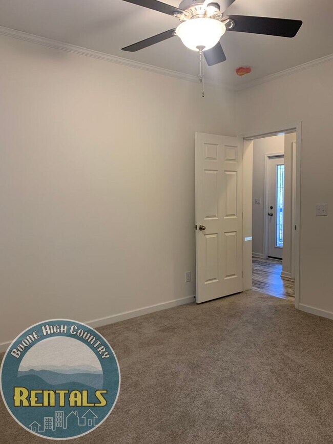 Building Photo - Modern Home Near New Market Center and Downtown Boone