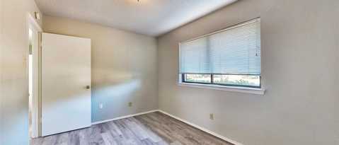 Building Photo - 1008 Wake Dr