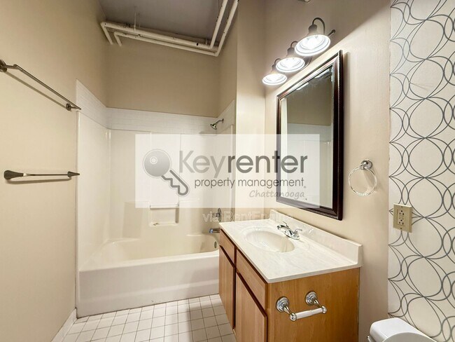 Building Photo - 1301 Market St