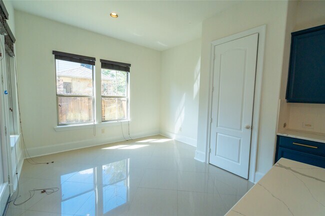 Building Photo - 6002 Mystic Berry Dr