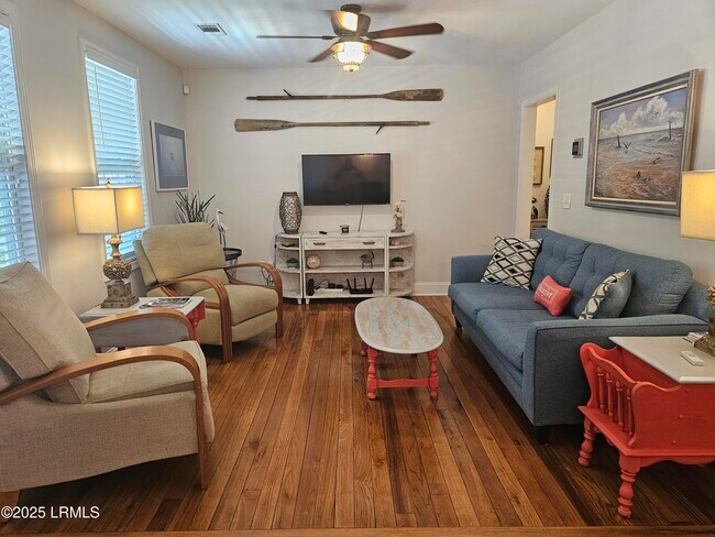 Building Photo - 2717 Oaklawn Ave