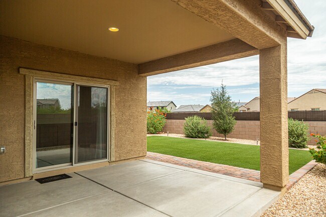 Building Photo - 12640 N Wildrose Dr