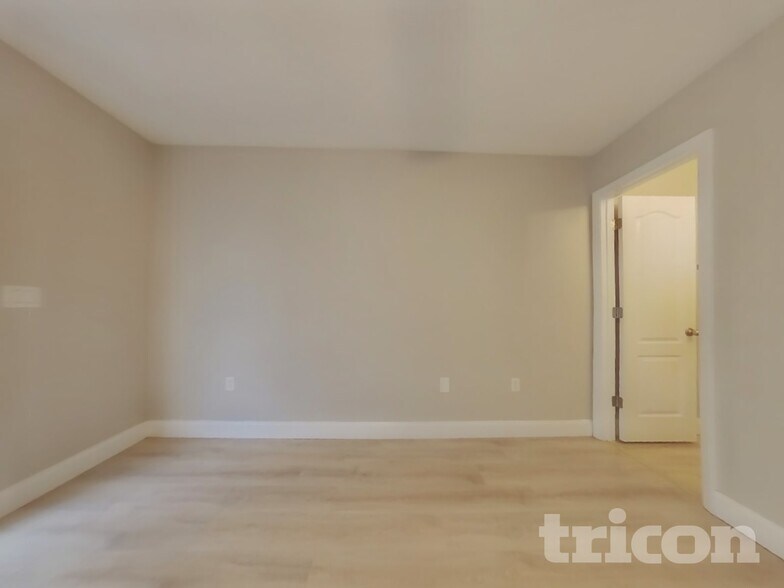 Building Photo - 3506 100th Ct E