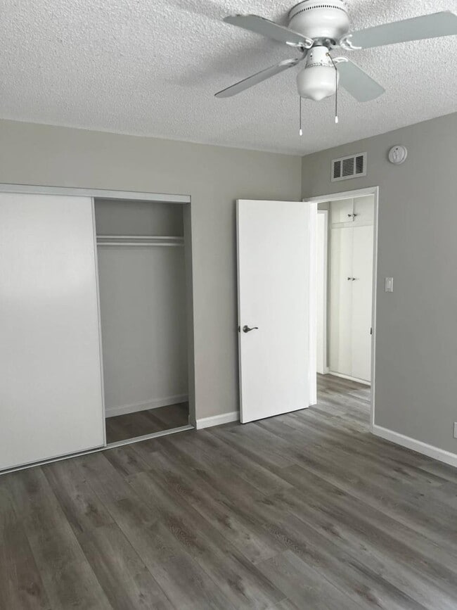 Building Photo - 2.0 bedroom in West Hollywood California 9...