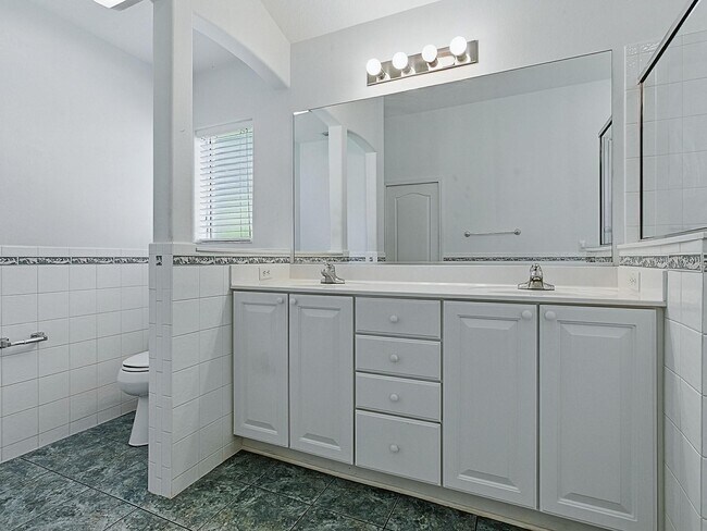 Building Photo - 17037 SE 76th Creekside Cir