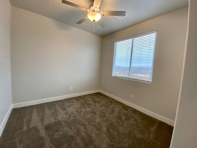 Building Photo - 438 N Stone Mountain Dr