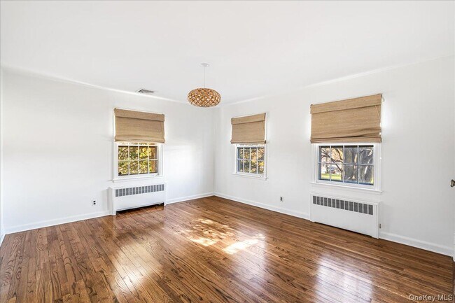 Building Photo - 110 Hegemans Ln