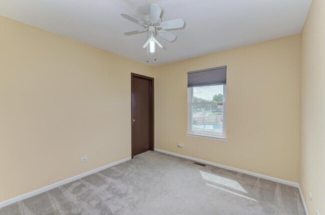 Building Photo - 1413 Skylark Ln
