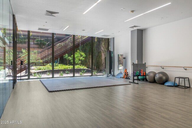 Building Photo - 7161 E Rancho Vista Dr