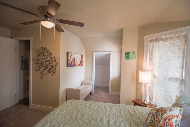 Building Photo - 2444 N Clarkson St