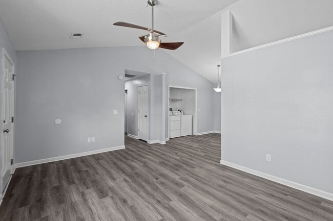 Building Photo - Beautiful 3 bedroom HOME