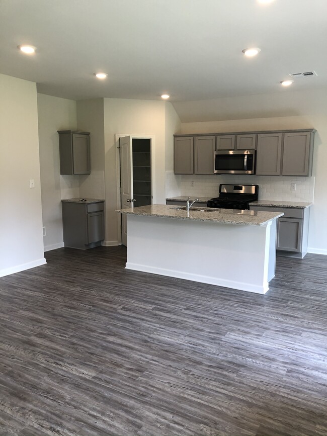 Building Photo - 28364 Longfellow Ln