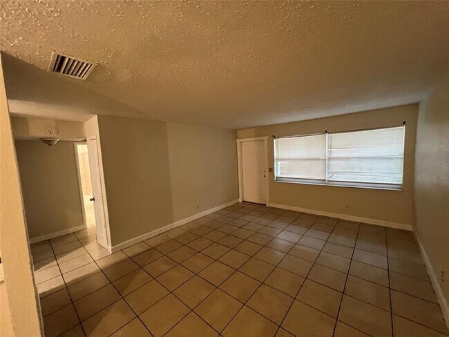 Building Photo - 5303 NW 24th Ct