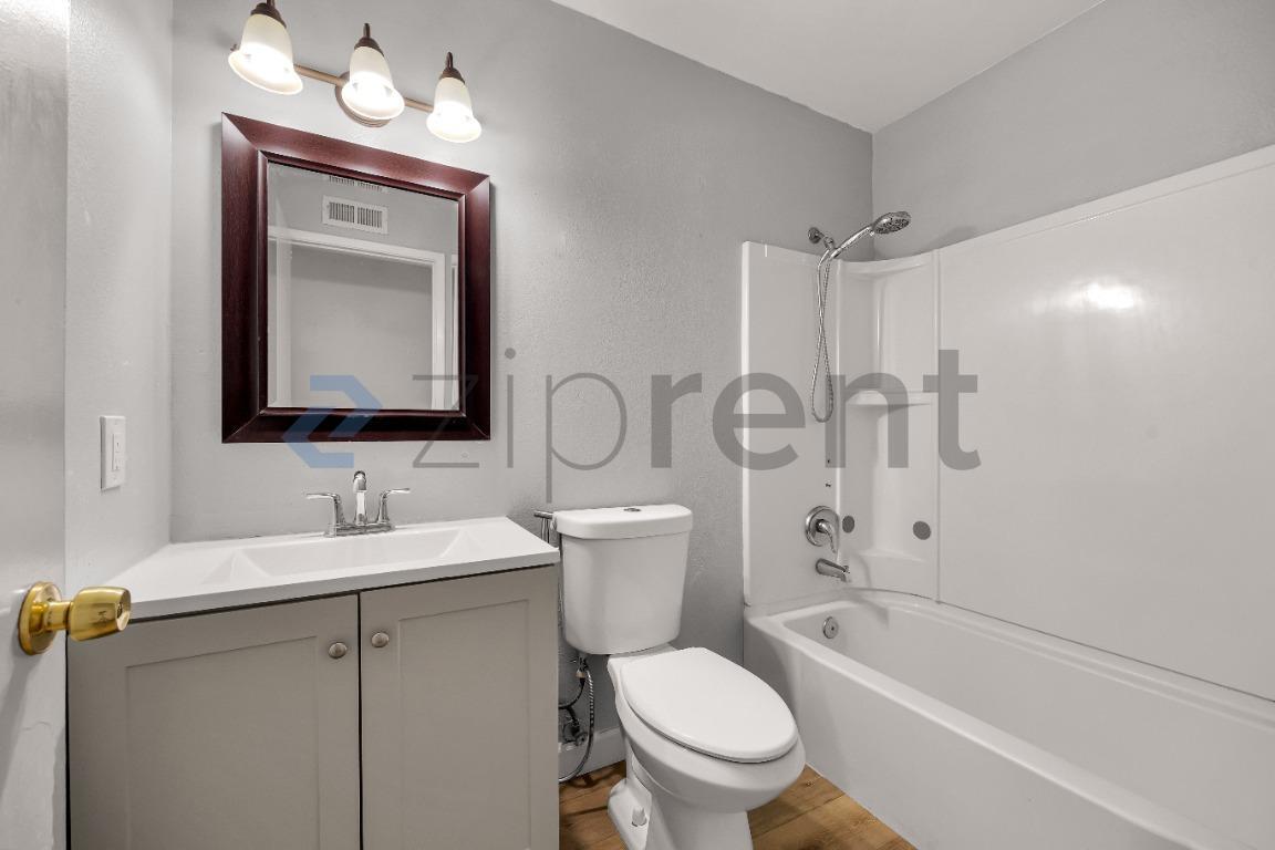Building Photo - Unit