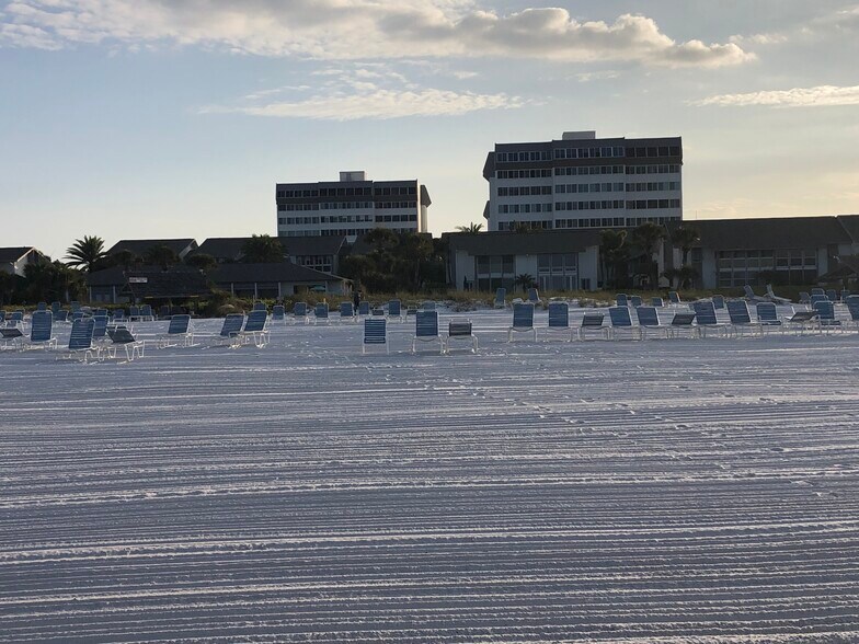 Building Photo - 1055 W Peppertree Dr