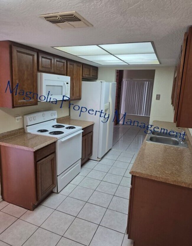 Building Photo - 4231 S Lake Orlando Pkwy