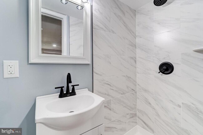 Building Photo - 1902 Good Hope Ct SE